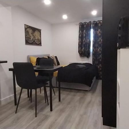 Stylish Home From Home Orpington Bagian luar foto